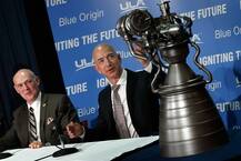 अंतरिक्ष से लौटकर जेफ बेजोस ने ग्राहकों और कर्मचारियों का किया शुक्रिया, कहा- आपके पैसों से हुआ ये संभव