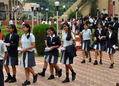 तेलंगाना: शिक्षक ने परीक्षा में छात्र को 99 के बदले दिया 0 मार्क्स, बोर्ड ने भेजा नोटिस तेलंगाना: शिक्षक ने परीक्षा में छात्र को 99 के बदले दिया 0 मार्क्स, बोर्ड ने भेजा नोटिस