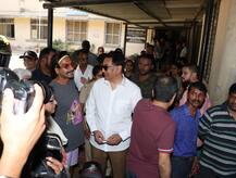 लाइन में खड़े होकर रणवीर सिंह ने अपने बारी का इंतजार किया, फिर डाला वोट, पापा भी थे मौजूद