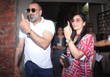 Lok Sabha Election 2019: परिवार के साथ वोट डालने पहुंचे संजय दत्त और सुनील शेट्टी, देखिए तस्वीरें