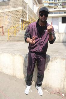 Election 2019: अकेले ही वोट डालने पहुंचे रणबीर कपूर, यहां देखिए उनकी तस्वीरें