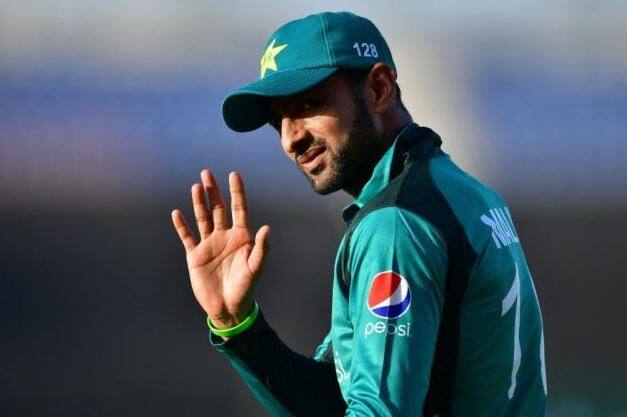 Personal reasons force Shoaib Malik to return home from England, PCB grants leave शोएब मलिक निजी कारणों के चलते इंग्लैंड से स्वदेश वापस लौटे