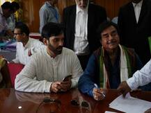 पटना साहिब: शॉटगन शत्रुघ्न सिन्हा ने दाखिल किया नामांकन, रविशंकर प्रसाद से है मुकाबला