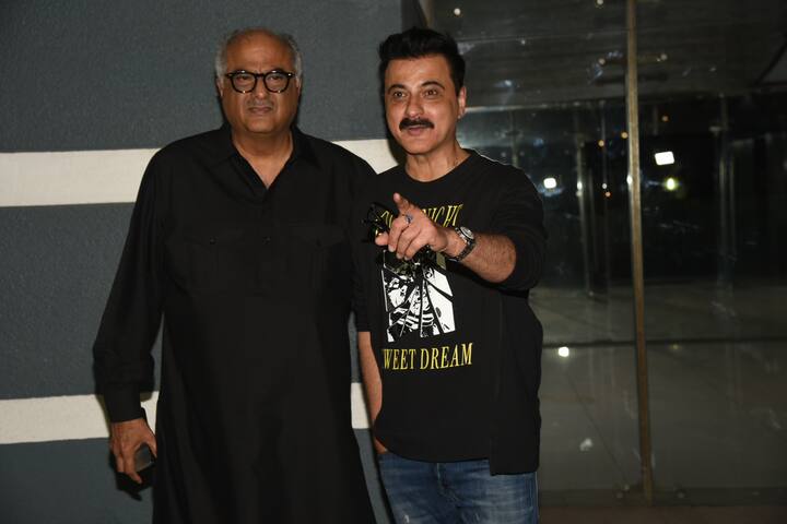 इस तस्वीर में आप अभिनेता संजय कपूर और उनके बड़े भाई बोनी कपूर को देख सकते हैं. (तस्वीर: मानव मंगलानी)