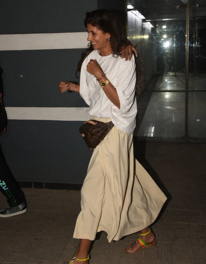 श्वेता बच्चन इस दौरान काफी कैजुअल लुक में दिखाई दे रही थीं. (तस्वीर: मानव मंगलानी)