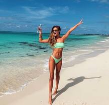 बिकिनी में हवा में नाचती इस हसीना ने पोस्ट की हॉट तस्वीरें, देखें यहां