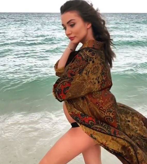 कुछ ही दिनों पहले एमी ने अपनी प्रेग्नेंसी की गुड न्यूज़ सोशल मीडिया के जरिए अपने फैंस के साथ शेयर की थी.