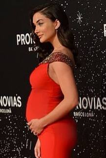 ग्लैमरस अंदाज में बेबी बंप फ्लॉन्ट करती दिखीं एमी जैक्सन, सामने आईं खूबसूरत तस्वीरें