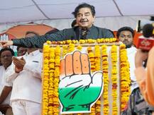 जानिए- कितने अरब के मालिक हैं शत्रुघ्न सिन्हा, सवारी के लिए सात कारों की फ्लीट है