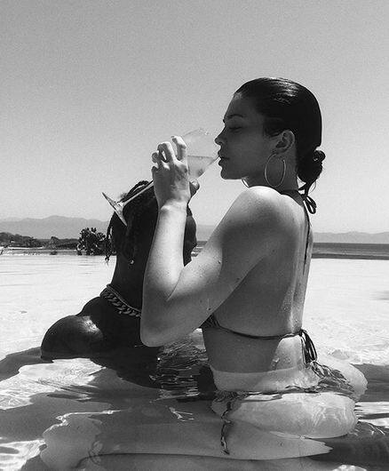   मशहूर रैपर ट्रैविस स्कॉट का आज जन्मदिन है. इस मौके पर काइली ने उनके साथ बेहद निजी पलों की तस्वीरें पोस्ट की हैं. 