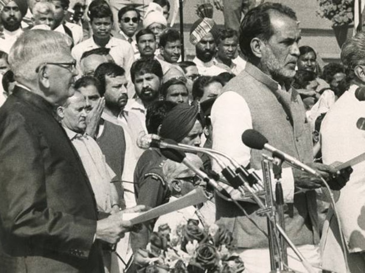 प्रधानमंत्री सीरीज 8: राजीव गांधी के गेम प्लान से प्रधानमंत्री बने चंद्रशेखर, चार महीने में ही दिया इस्तीफा