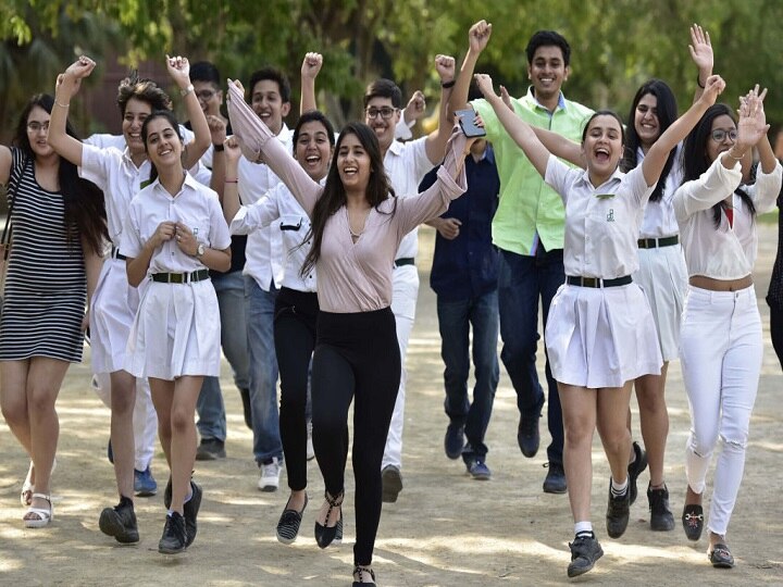 CBSE Board new syllabus for academic session 2020-21: Check All Revised & Deleted Courses CBSE ने कक्षा 9वीं-12वीं के सिलेबस को 30 फीसदी घटाया, यहां देखें कौन से चैप्टर हुए डिलीट