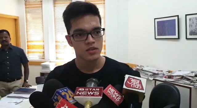 Viraj Jindal top in Delhi region, wants to do study in America CBSE 12वीं रिजल्टः विराज जिंदल ने किया दिल्ली रीजन में टॉप, अमेरिका में करना चाहते हैं पढ़ाई