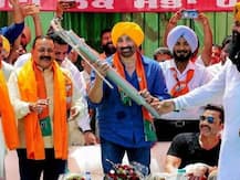 चुनाव प्रचार के दौरान हाथ में हैंडपंप लिए नजर आए सनी देओल, फैंस ने दिए ऐसे रिएक्शन