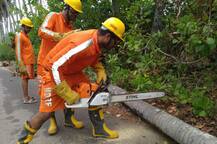 चक्रवाती तूफान ‘फोनी’ ओडिशा के तट से टकराया, तस्वीरों में देखें तबाही का मंजर