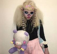 तैयार होने के बाद बेहद डरावनी लगती है ये लड़की, तस्वीरें देखेंगे तो आप भी डर जाएंगे, देखें यहां