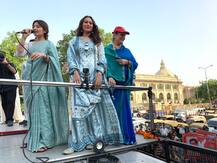 मां पूनम सिन्हा के लिए लखनऊ की सड़कों पर वोट मांगती नजर आईं अभिनेत्री सोनाक्षी सिन्हा