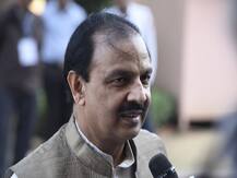 चुनाव आयोग ने केंद्रीय मंत्री महेश शर्मा को भेजा नोटिस, राहुल और प्रियंका गांधी पर की थी टिप्पणी