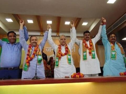 दर्जनों मामलों में नामजद कुख्यात अपराधी राजन तिवारी बीजेपी में शामिल दर्जनों मामलों में नामजद कुख्यात अपराधी राजन तिवारी बीजेपी में शामिल