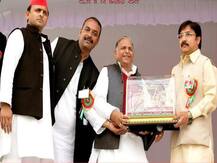  गोरखपुरः वरिष्‍ठ नेता भानु प्रकाश मिश्र ने सपा से तोड़ा नाता, मुलायम सिंह यादव को सोने की साइकिल भेंट कर चर्चा में आए थे