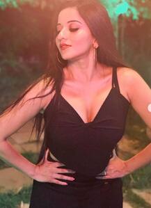 टीवी शो \'नजर\' ने पूरे किए 200 एपिसोड, सक्सेस पार्टी में इस HOT अंदाज में पहुंची मोनालिसा