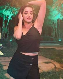 टीवी शो \'नजर\' ने पूरे किए 200 एपिसोड, सक्सेस पार्टी में इस HOT अंदाज में पहुंची मोनालिसा