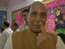 गृह मंत्री राजनाथ सिंह, मायावती समेत कई बड़े नेताओं ने किया मतदान, देखें तस्वीरें