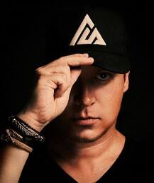 टॉप आस्ट्रेलियाई डीजे की दुर्घटना में मौत, बाली में बचा रहे थे एक महिला को