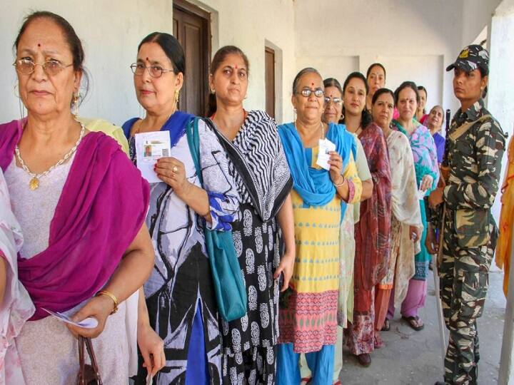 Lok Sabha Election 2019- Election Commission suspends 20 polling workers बिहार में चुनाव आयोग की बड़ी कार्रवाई,  लखीसराय में बूथ कैप्चरिंग के मामले में 20 मतदान कर्मी निलंबित