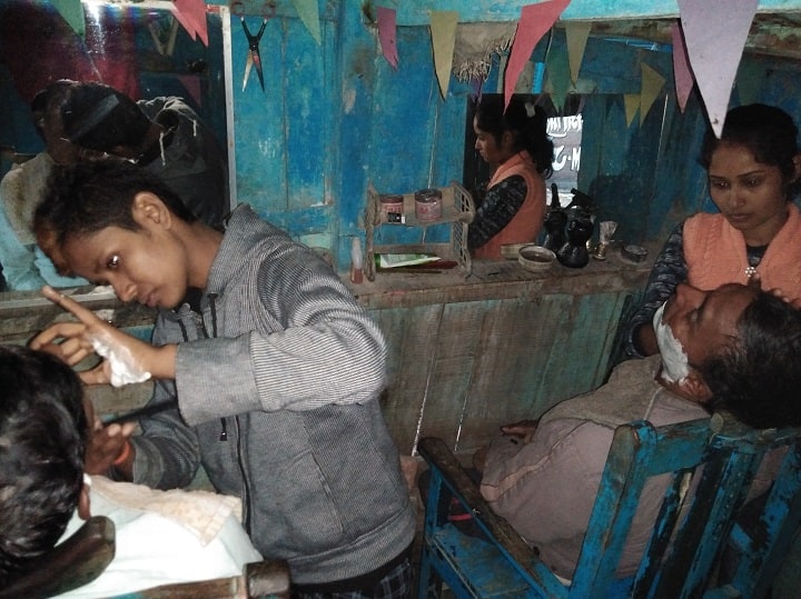 कुशीनगर की इन बेटियों से सचिन तेंदुलकर ने कराई शेविंग, कही ये बड़ी बात