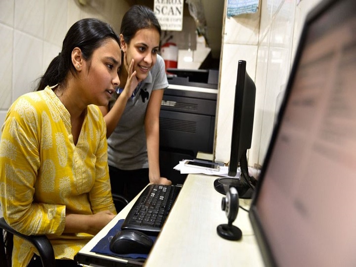 Emphasis on online education in Uttar Pradesh, how to online study without computer teacher UP Board Online Education: ऑनलाइन एजुकेशन पर जोर, बिना कंप्यूटर शिक्षक के कैसे हो पढ़ाई