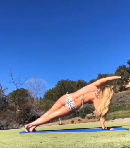 आप भी देखिए ब्रिटनी की ये हॉट तस्वीरें. 