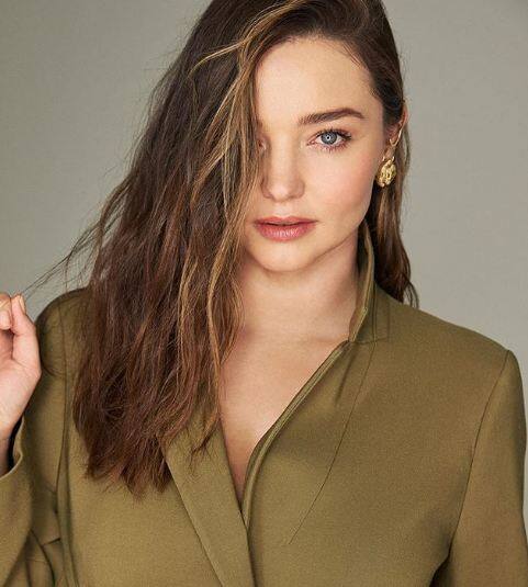 उन्होंने ये भी कहा कि मैंने प्रेग्नेंसी ग्लो के बारे में सुना है, लेकिन मैं आईने में ज्यादा नहीं देखती इसलिए मैंने इस पर ध्यान नहीं दिया. मेरे पास इसके लिए   समय नहीं है. खुशकिस्मती से मेरी त्वचा काफी अच्छी है.