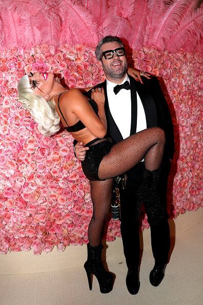 उनके इस हॉट अवतार की तस्वीरें और वीडियो सोशल मीडिया पर फैंस खूब पसंद और शेयर कर रहे हैं.