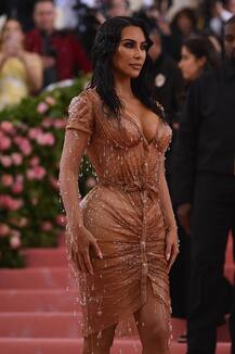 वेट लुक में मेट गाला इवेंट में किम कर्दाशियां ने ढहाया कहर, देखें तस्वीरें