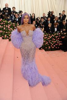 अंदरूनी वस्त्र दिखाती मेट गाला इवेंट में पहुंची काइली जेनर, देखें तस्वीरें