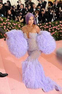 अंदरूनी वस्त्र दिखाती मेट गाला इवेंट में पहुंची काइली जेनर, देखें तस्वीरें