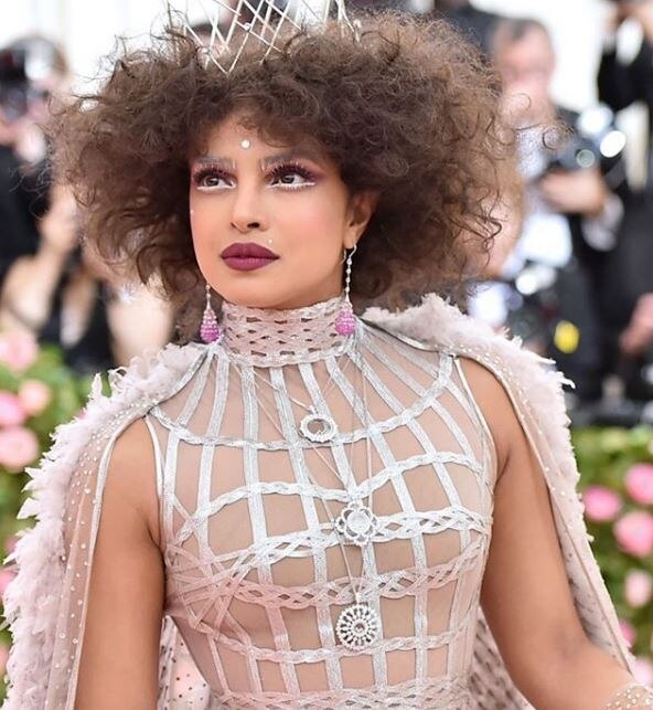 एक बार फिर Met Gala में अपने लुक को लेकर ट्रोल हुईं प्रियंका चोपड़ा, यहां देखें फैंस के मजेदार रिएक्शन