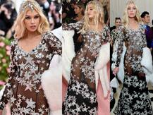 बिना अंदरूनी कपड़ों के पारदर्शी गाउन पहन मेट गाला इवेंट में पहुंची ये हसीना, देखें तस्वीरें