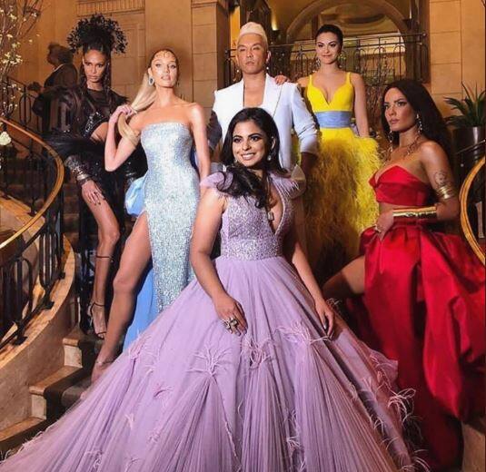 उन्होंने गाउन की तस्वीर साझा करते हुए कैप्शन में लिखा था, 