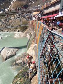 बद्रीनाथ मंदिर परिसर में पट खुलने से पहले आईटीबीपी ने चलाया स्वच्छता अभियान