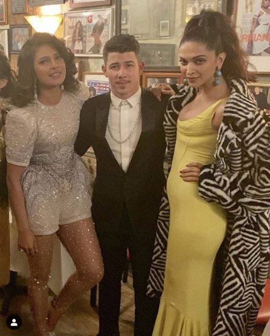 मेट गाला में प्रियंका जहां अपनी पति निक जोनास के साथ दिखाई दी वहीं दीपिका अकेले ही इस इवेंट को इंजॉय करती नजर आईं. 