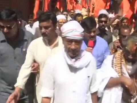 मध्य प्रदेश: दिग्विजय सिंह के रोड शो में लगा मोदी-मोदी का नारा, एफआईआर दर्ज मध्य प्रदेश: दिग्विजय सिंह के रोड शो में लगा मोदी-मोदी का नारा, एफआईआर दर्ज