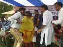 पश्चिम बंगाल: चुनाव प्रचार के दौरान TMC का मंच टूटा, मची अफरातफरी