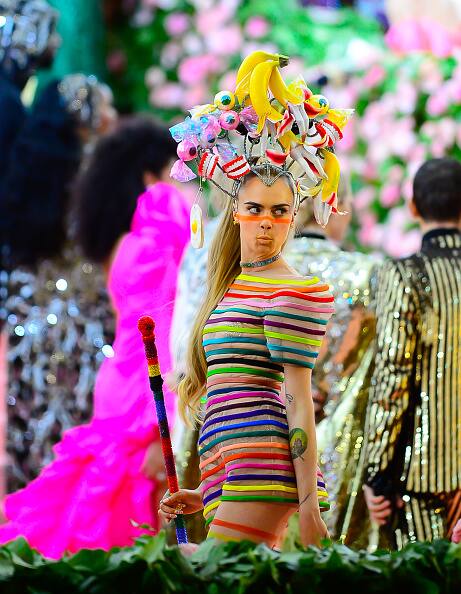 आप भी देखिए कारा की ये अजब-गजब तस्वीरें.