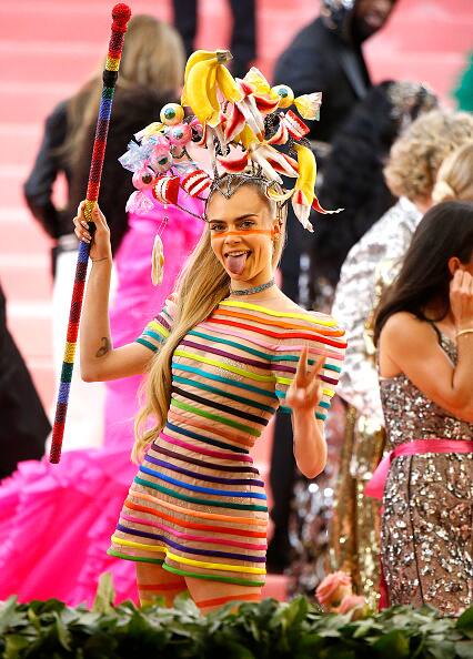 हालांकि कारा ने अपने इस हॉट लुक के साथ मस्ती अंदाज में कई तस्वीरें खिंचवाईं.