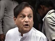 राजीव गांधी पर पीएम मोदी के बयान पर अहमद पटेल का पलटवार, कहा-शहीद पीएम को गाली देना कायरता की निशानी