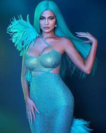 जलपरी के लुक में नजर आईं काइली जेनर, लग रही हैं बेहद हॉट, देखें तस्वीरें