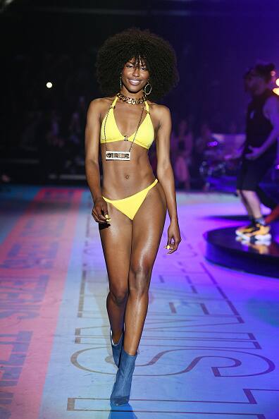 आप भी देखिए मॉडल्स की ये हॉट तस्वीरें. 