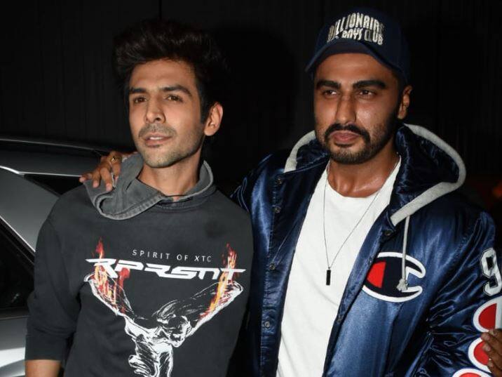 अर्जुन कपूर और कार्तिक आर्यन भी इस दौरान फंकी अंदाज में नजर आए.